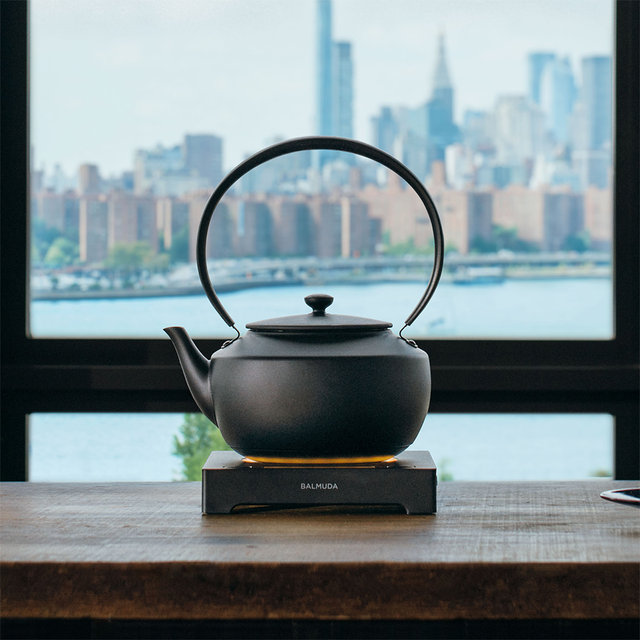 [공식수입원] 발뮤다 문케틀 전기주전자 화이트/블랙 (KPT02KR)