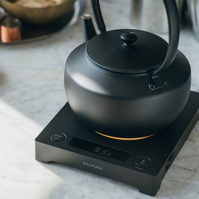 [공식수입원] 발뮤다 문케틀 전기주전자 화이트/블랙 (KPT02KR)